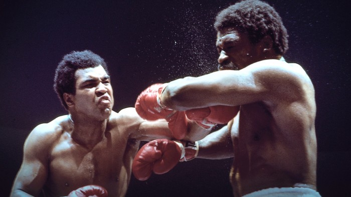 追悼 モハメド・アリ『ソウル・パワー』『フェイシング・アリ』 ALI_MAIN_1053824_アリ対ロン・ライル_1975年ラスベガス