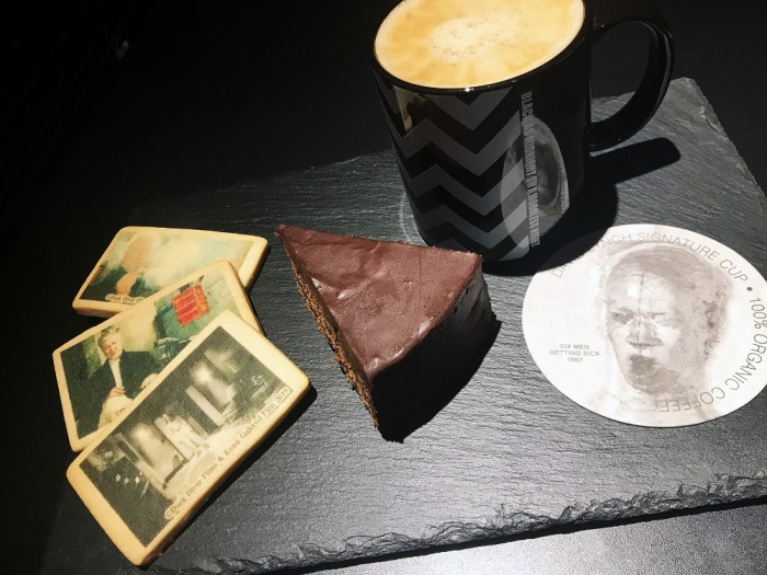 CAFEMONOCHROMEアート・ライフWITHダギーズチョコレートケーキセット